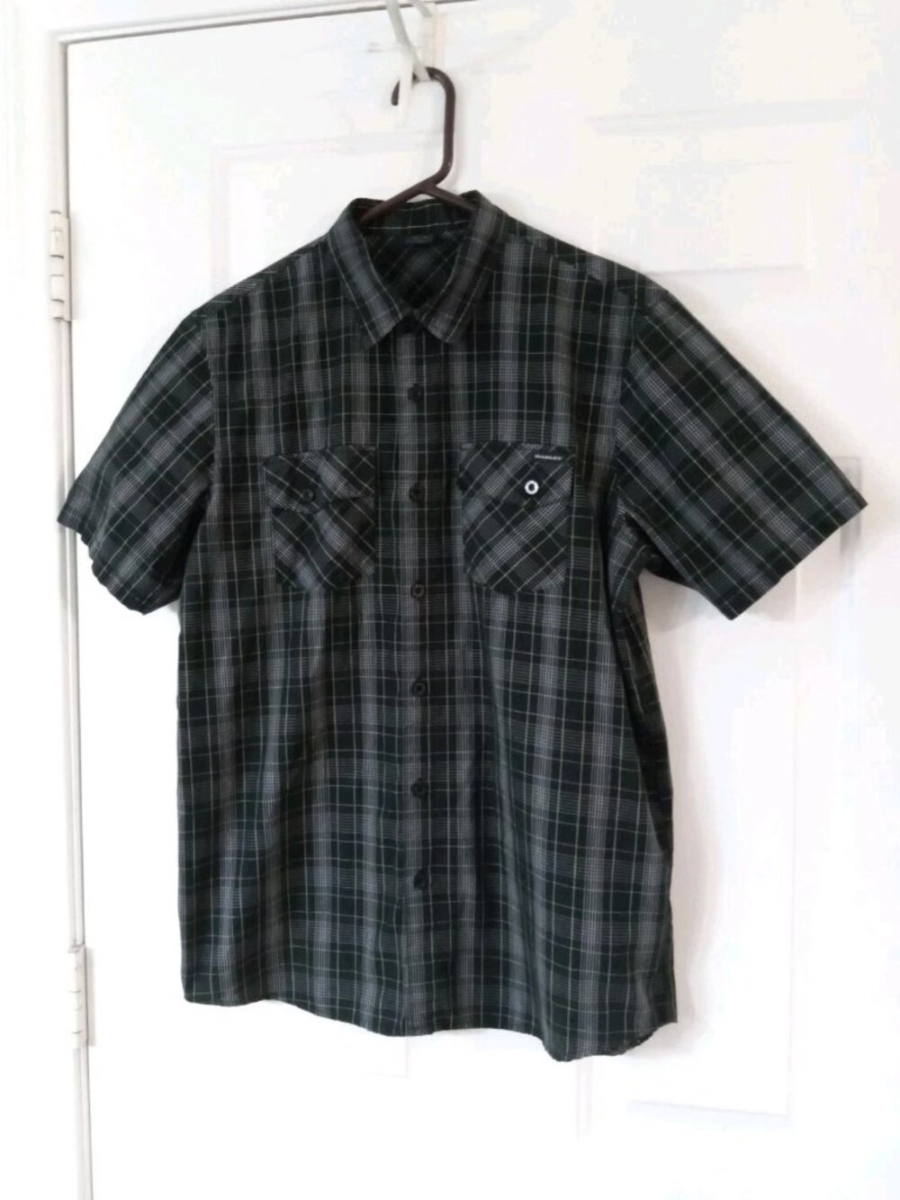 Oakley Men’s Size Large Black Plaid Short sleeved Button up Shirt